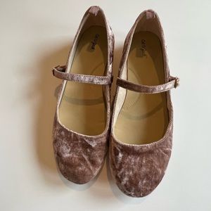Cat & Jack Girl’s size 3 blush velvet flats